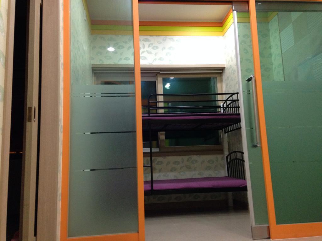 Champ Hostel Пусан Стая снимка