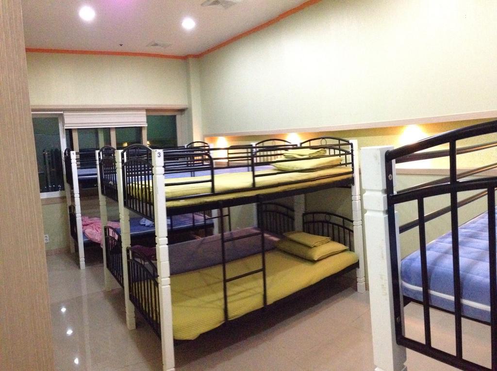 Champ Hostel Пусан Стая снимка